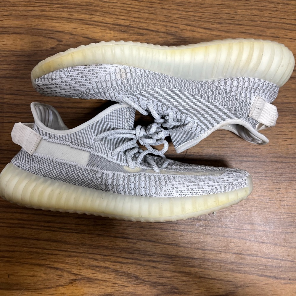 adidas Yeezy Boost 350 V2 Grey Cream Athletic Size 9 Shoes EF2903